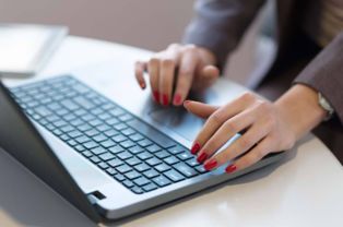 計算機軟硬件齊頭并進，驅動數字經濟高質量發展